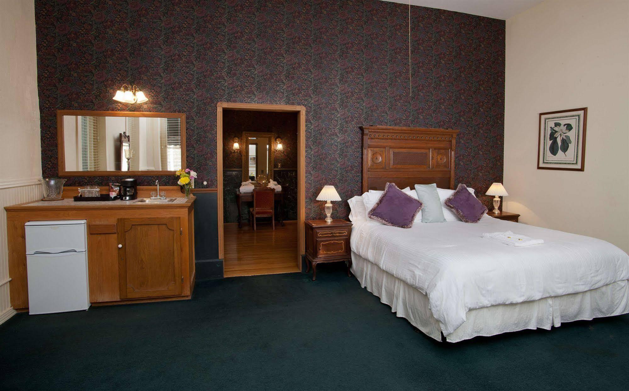 The Palace Hotel And Bath House Spa ยูเรกาสปริงส์ ภายนอก รูปภาพ